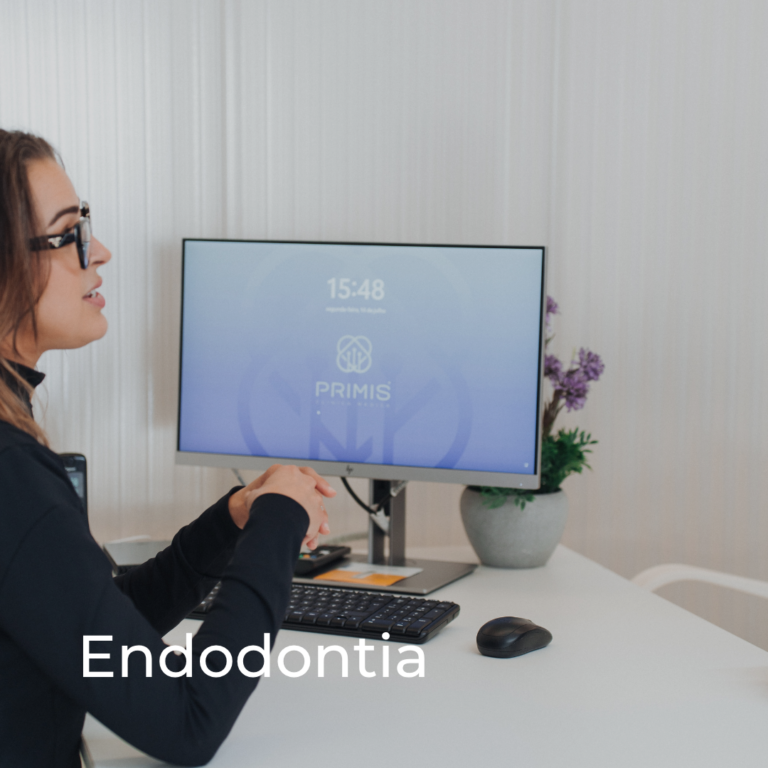 Colaboradora da Primis na receção da clínica